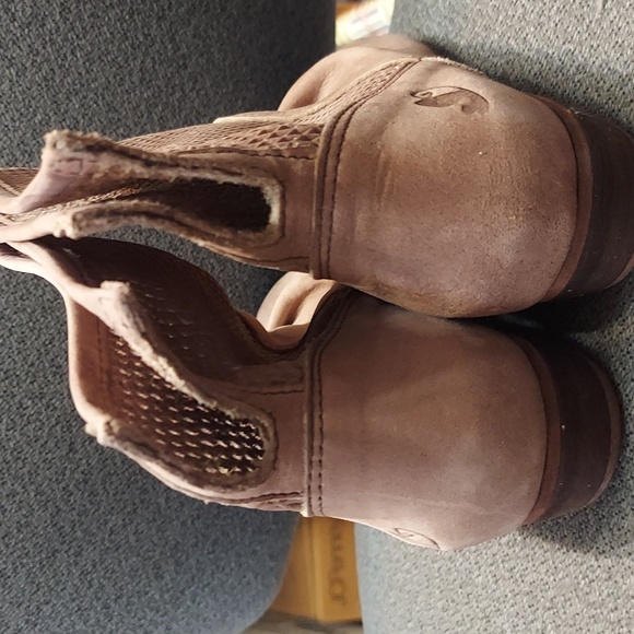 NEW Womens FELMINI Perforated Leather Booties - Picture 4 of 6